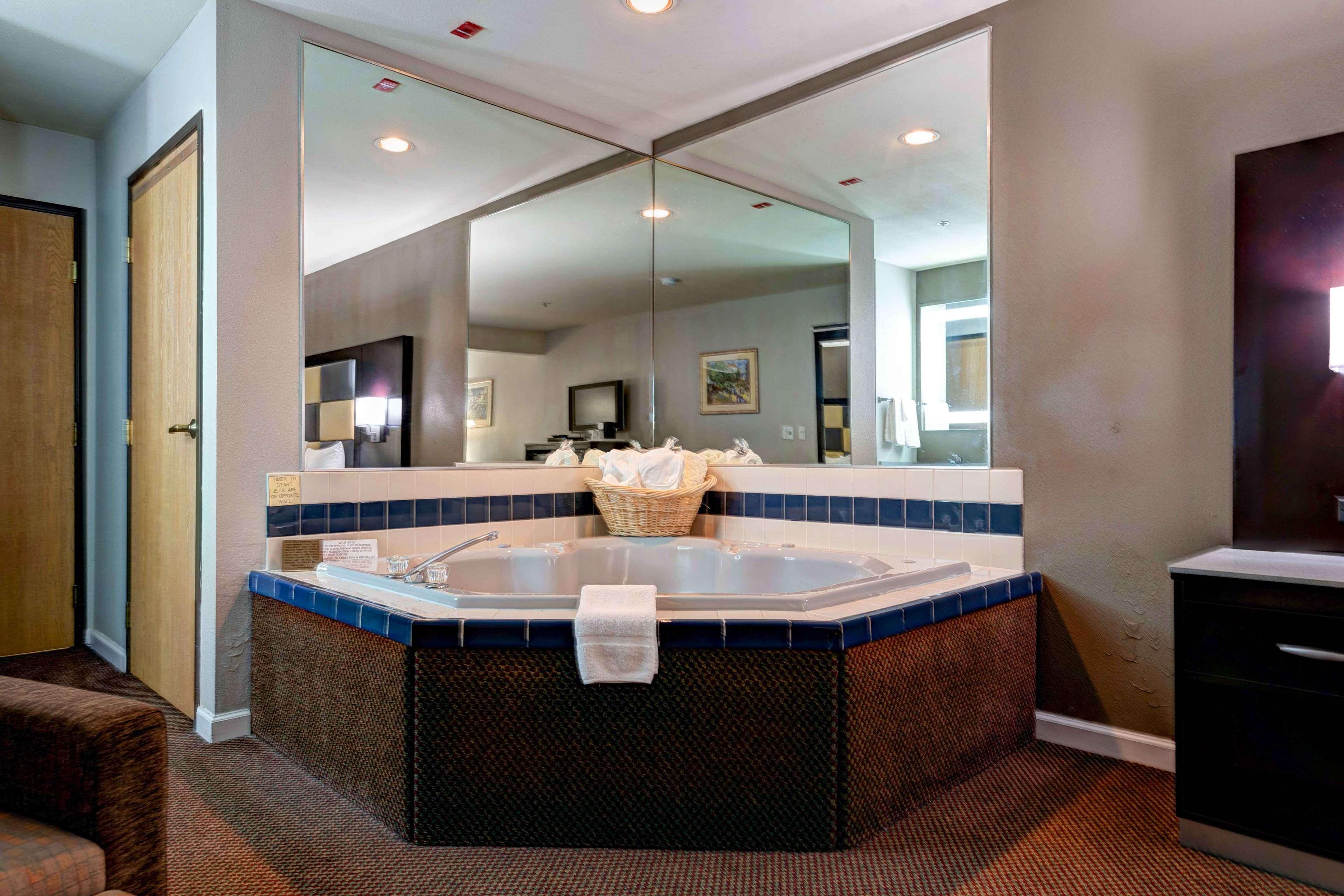 Surestay Plus Hotel By Best Western Redding Esterno foto