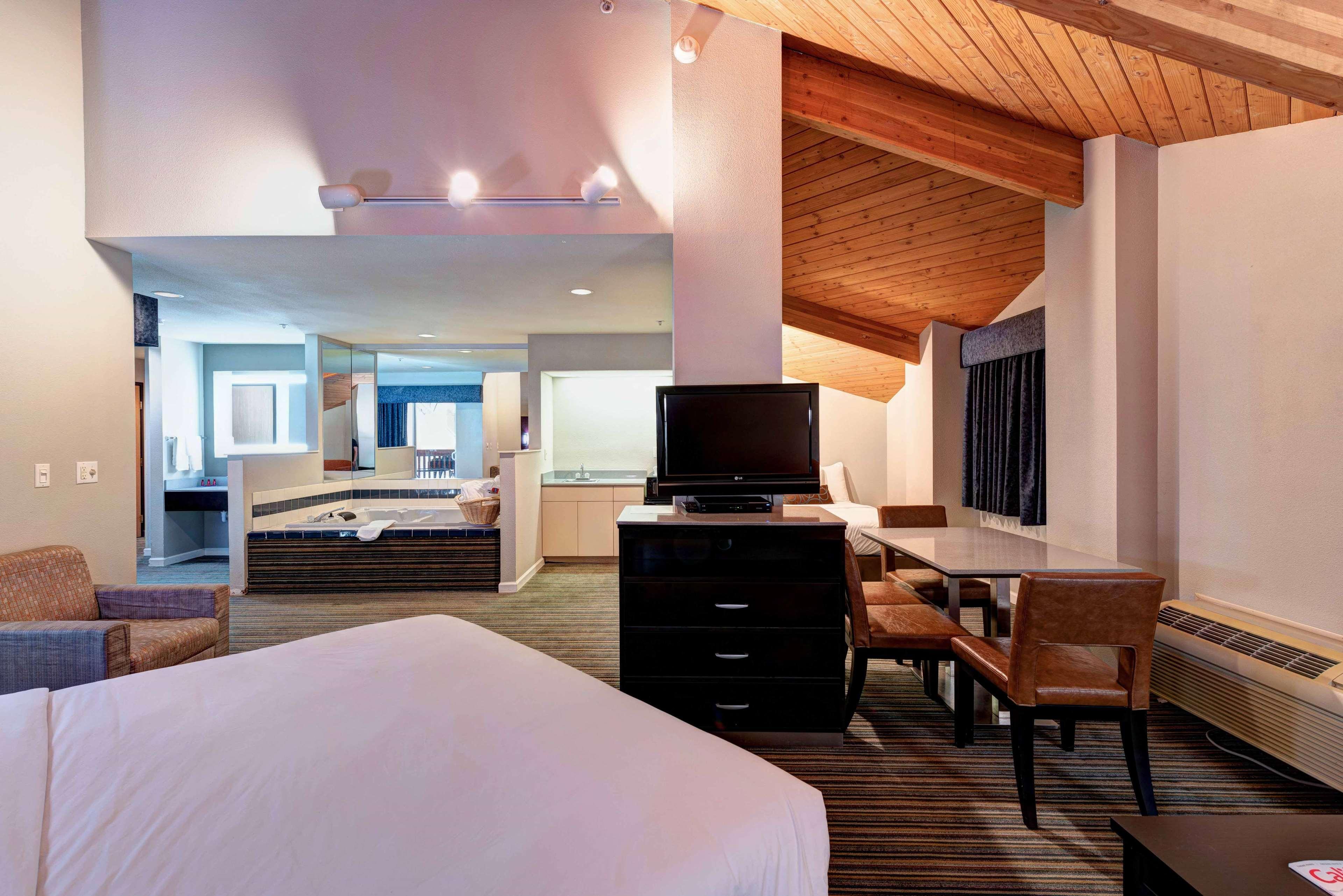 Surestay Plus Hotel By Best Western Redding Esterno foto
